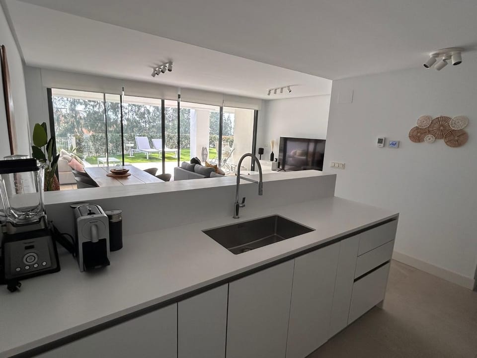 Kitchen or kitchenette, pet friendly, stove