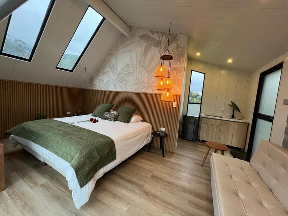 Bed, TV and multimedia, Photo of the whole room, Bedroom