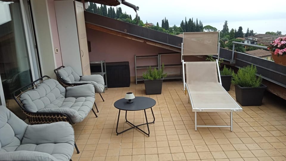Attico Ai Colli Apartment in Salo