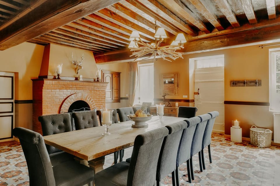 Seating area, Dining area