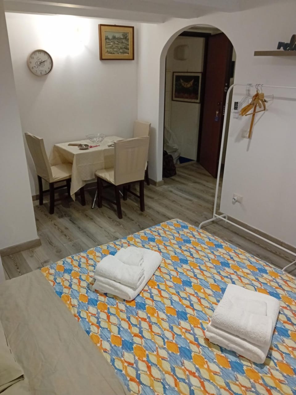 Seating area, Dining area