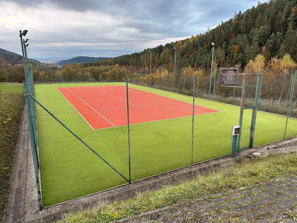 Tennis court, Mountain view
