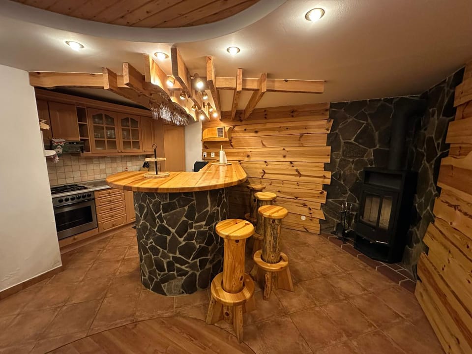 Kitchen or kitchenette, dishwasher