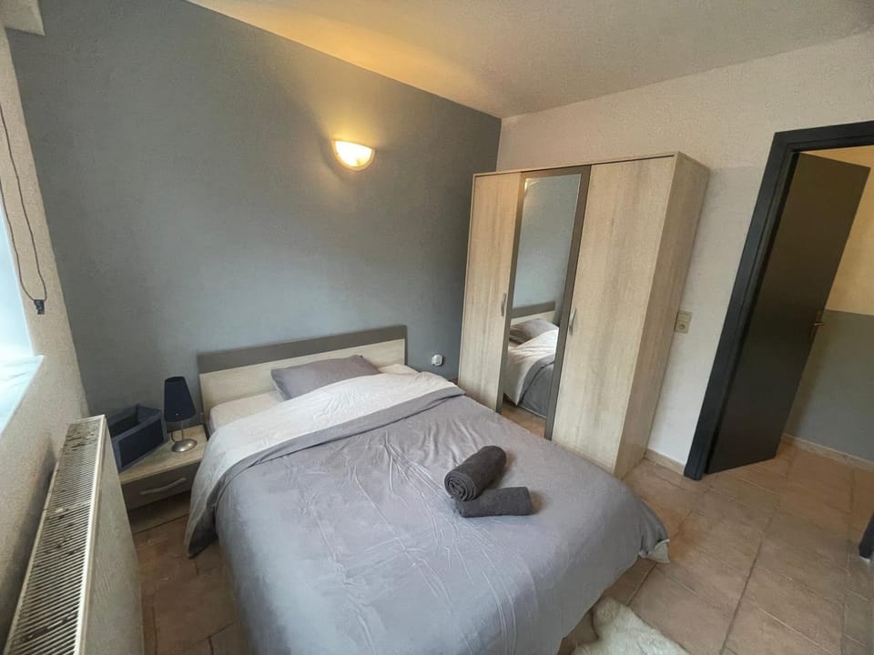 Résidence iguanodon Mélina À proximité du site Google dour Apartment in Belgium