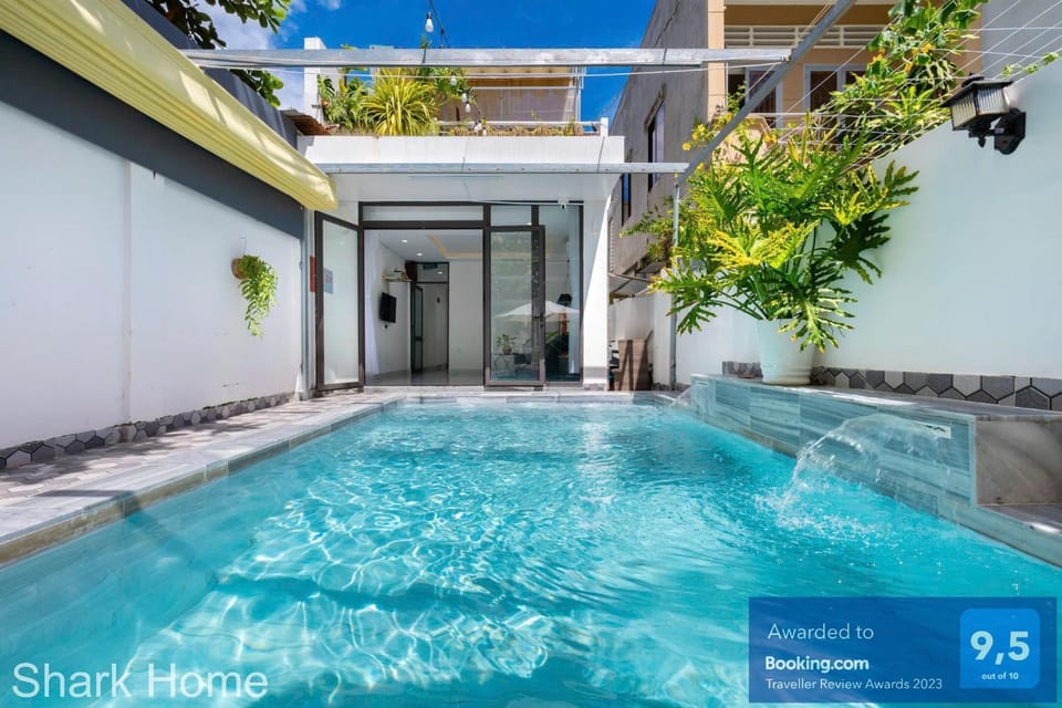 Property building, Patio, Off site, Day, BBQ facilities, Beach, Beach, Pool view, Swimming pool