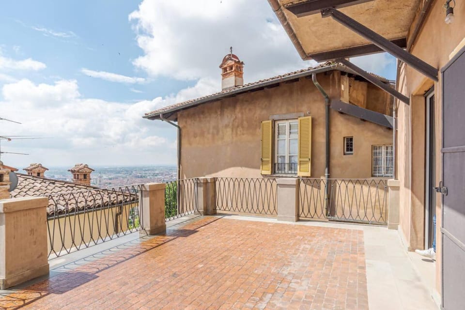 Palazzo San Giacomo Apartment in Bergamo