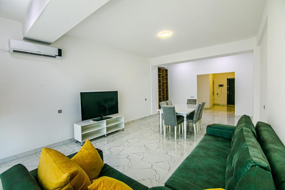 Communal lounge/ TV room, TV and multimedia, Living room, Seating area, Evening entertainment, air conditioner