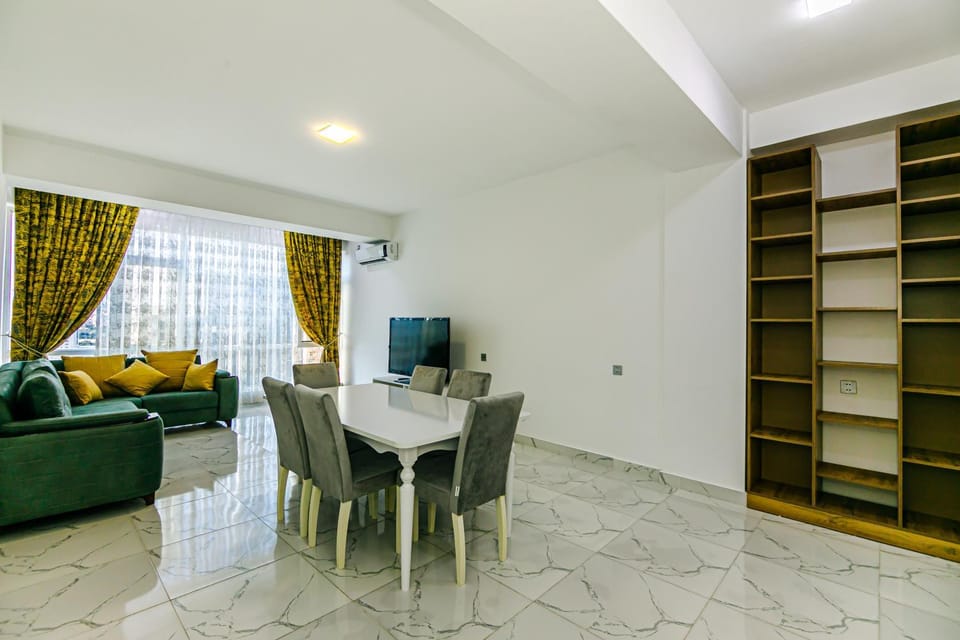 Communal lounge/ TV room, TV and multimedia, Living room, Seating area, Dining area, Evening entertainment