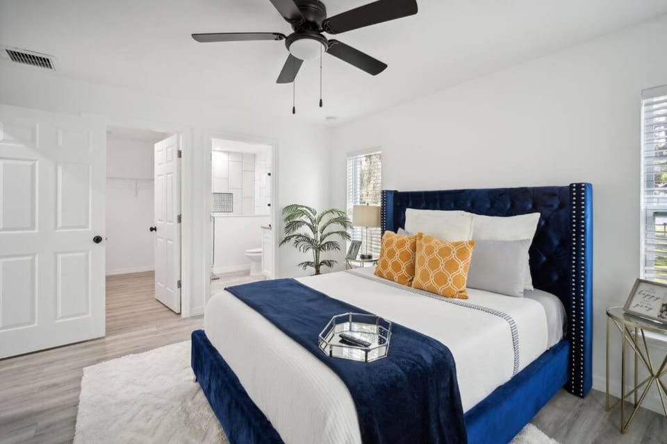 Stylish in heart of Tampa 2bed 2bath Close to YBOR Apartment in Tampa
