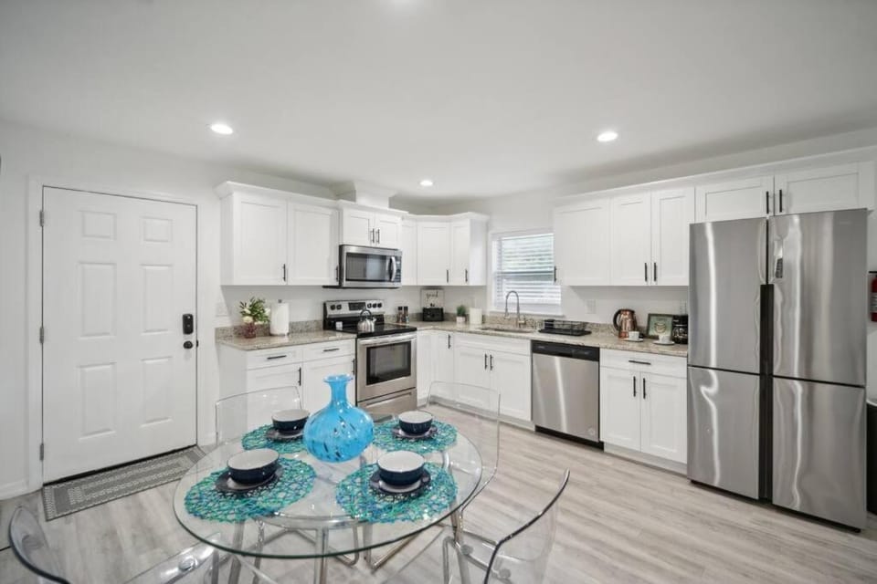 Stylish in heart of Tampa 2bed 2bath Close to YBOR Apartment in Tampa