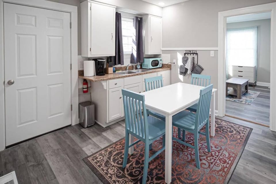 Adorable Stylish 1bed 1 bath Apartment in Evansville