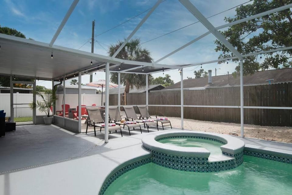 Serenity by the Sea Heated Pool and Spa Apartment in Apollo Beach