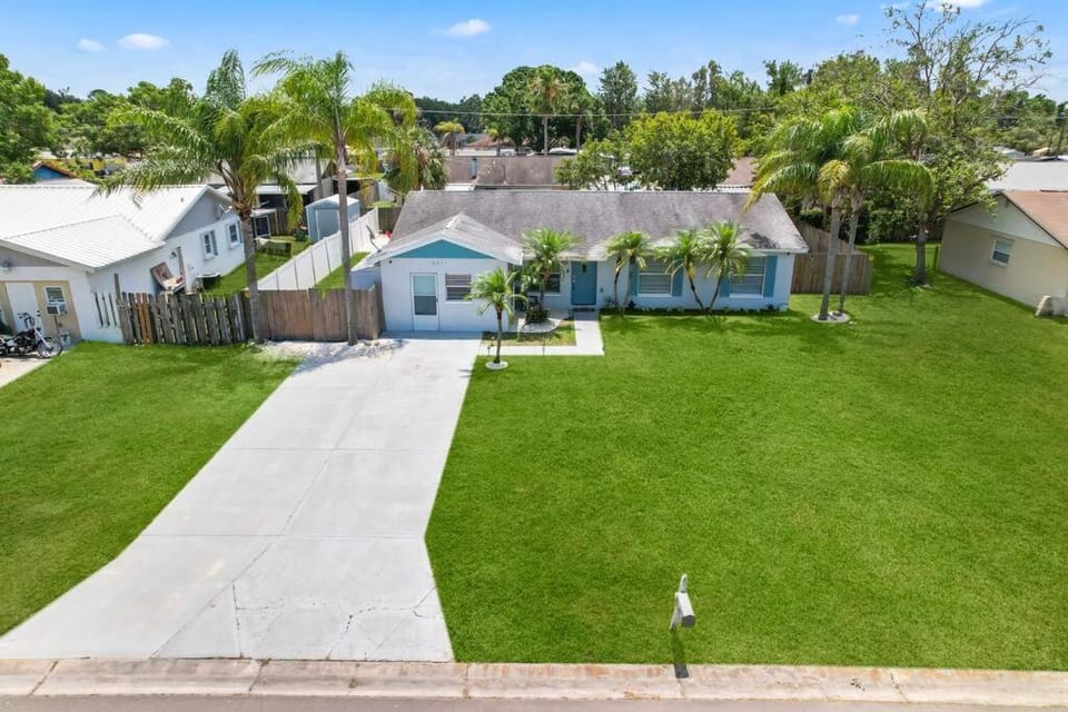 Serenity by the Sea Heated Pool and Spa Apartment in Apollo Beach