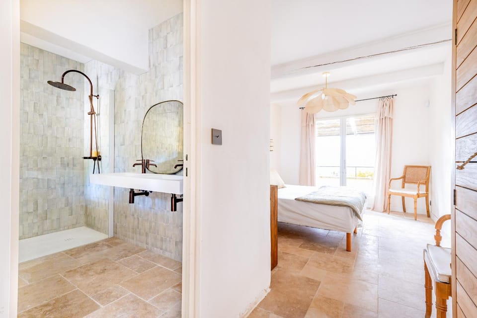 Mas du Loriot Bed and Breakfast in Gordes