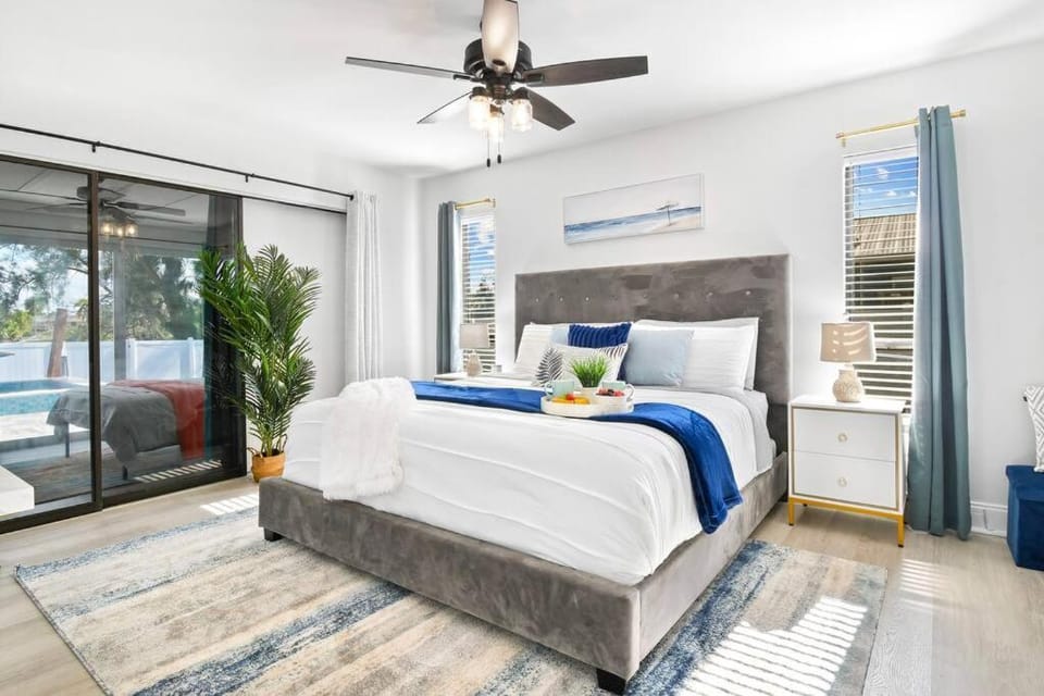 Tranquil Retreat heated pool, spa, & pool table Apartment in Apollo Beach