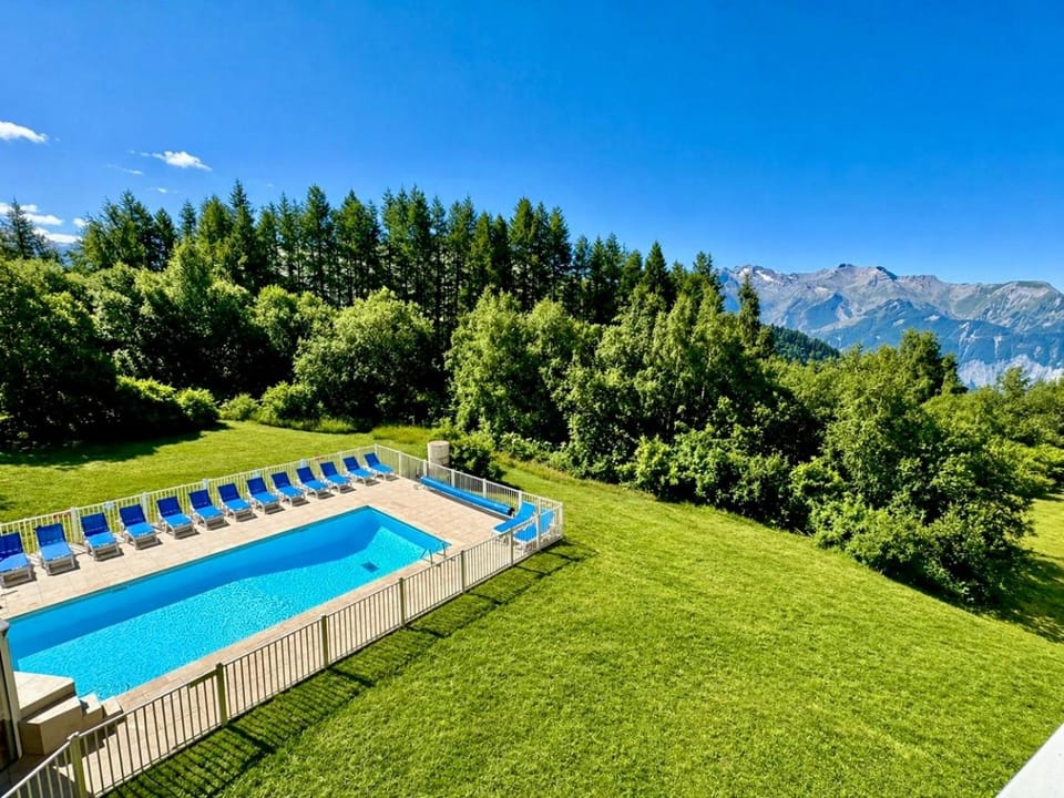 Day, Natural landscape, Garden, Garden view, Mountain view, Swimming pool, sunbed