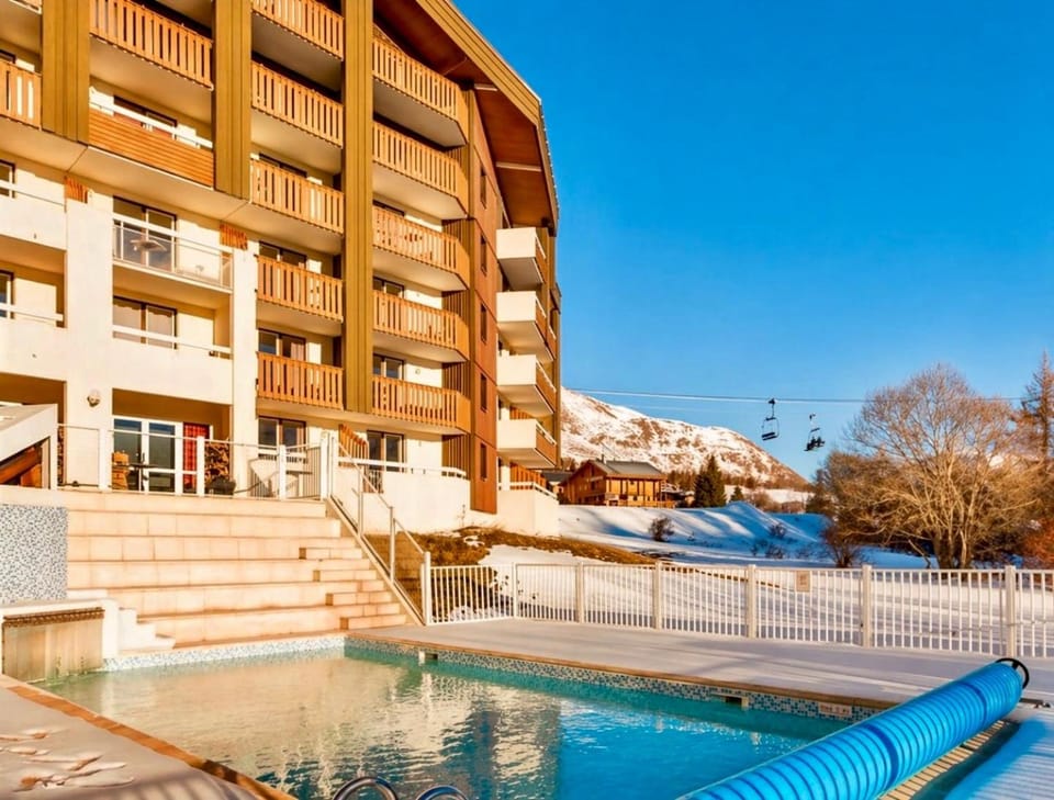 Property building, Day, Natural landscape, Pool view, Swimming pool, Parking
