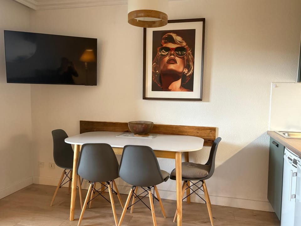 TV and multimedia, Kitchen or kitchenette, Dining area