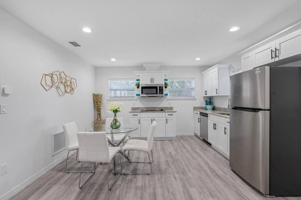 Trendy 2 bed 2 bath Heart of Tampa Unit B Apartment in Tampa