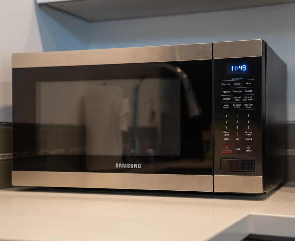 Explore Seattle - Free Parking, Steps to Light Rail, Stadiums and VA Apartment in Columbia City