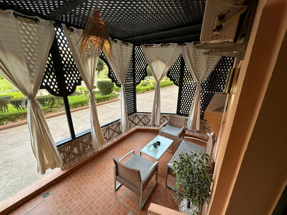 Patio, Day, Garden, View (from property/room), Balcony/Terrace, Balcony/Terrace, Seating area, Dining area, Garden view, sunbed