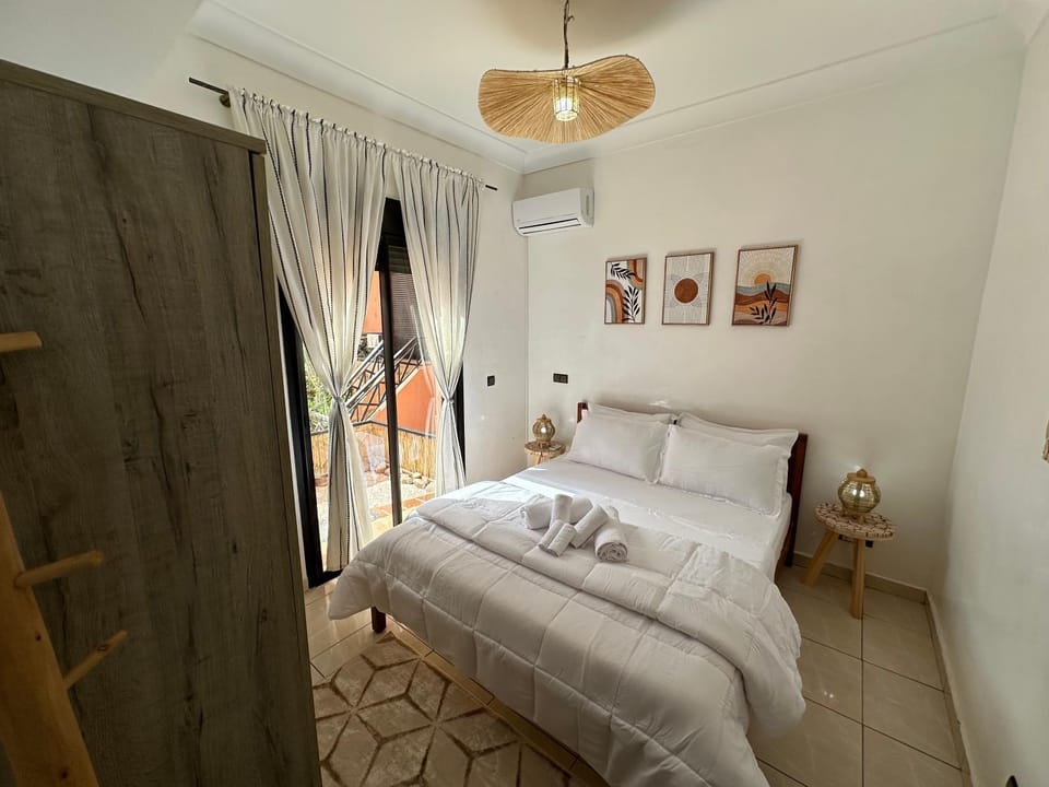 Bed, Photo of the whole room, Bedroom, towels, wardrobe, air conditioner