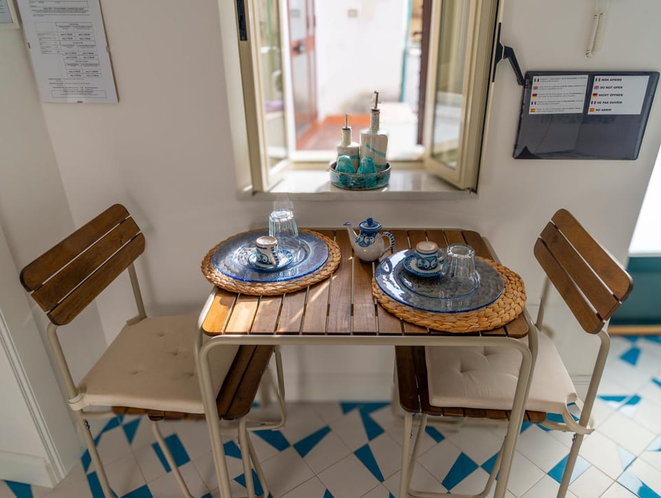 Dining area, kitchen