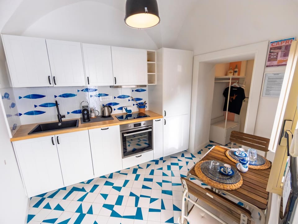 Kitchen or kitchenette, Dining area, dishwasher, minibar, oven, pet friendly, stove, toaster, kitchen