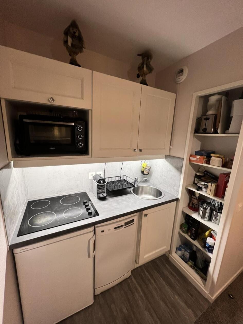 Bathroom, oven, kitchen