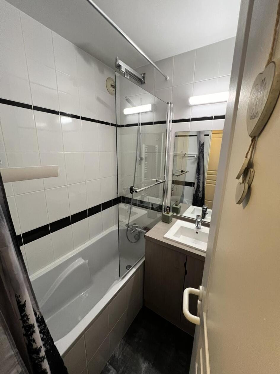 Shower, Toilet