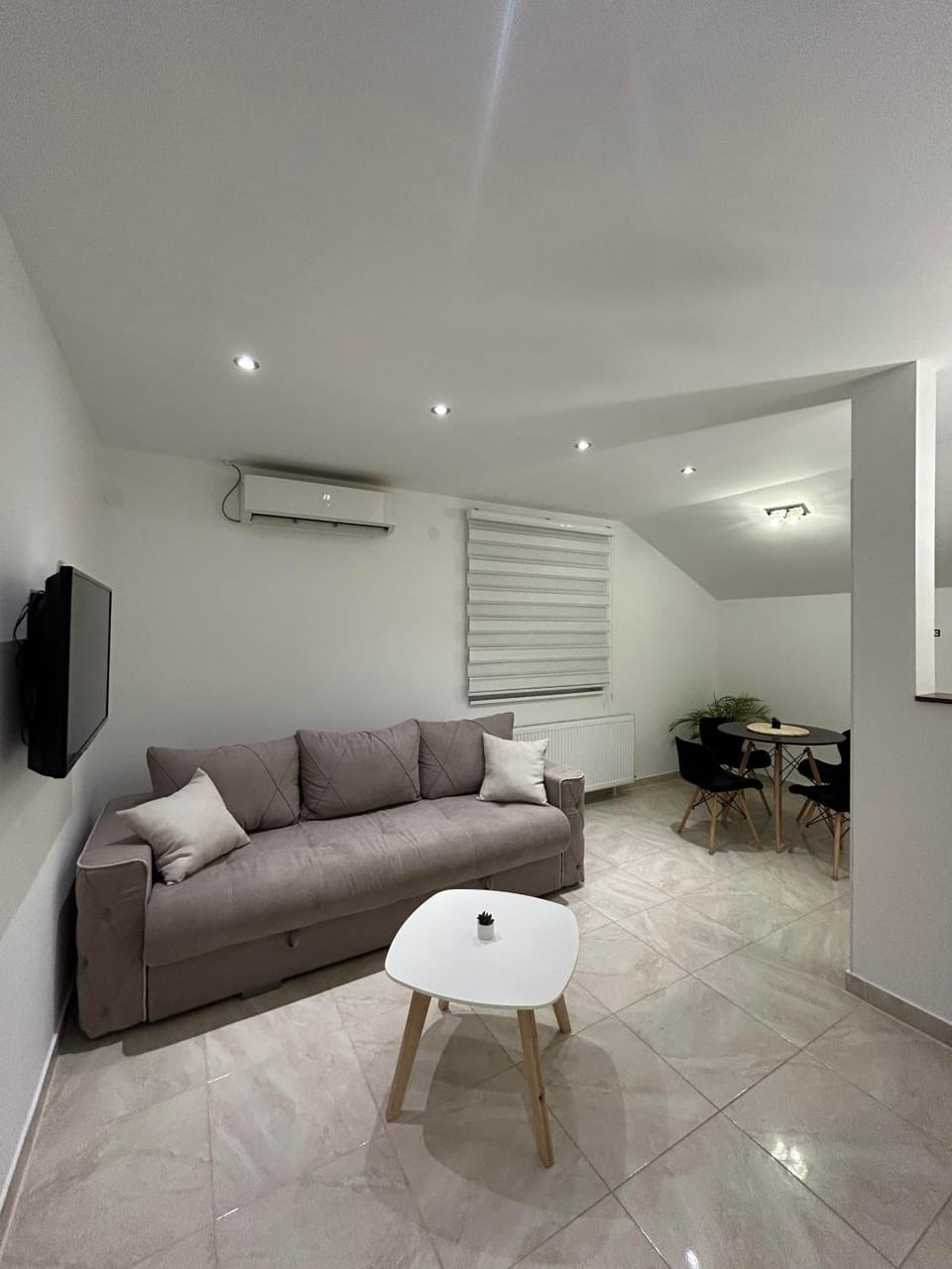 TV and multimedia, Living room, Seating area, air conditioner