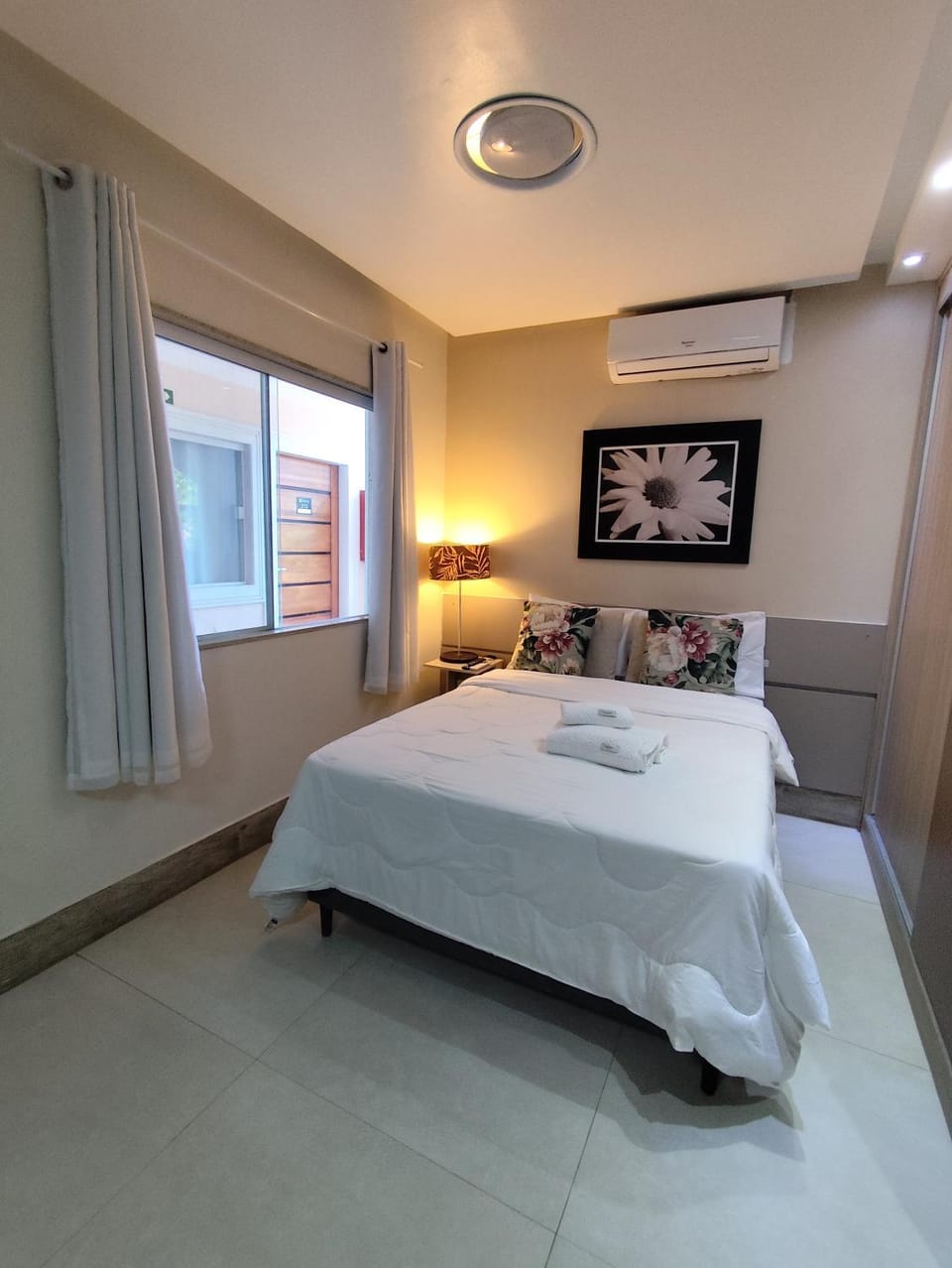 Flat Mar 2 quartos a 400m da PRAIA DO FORTE A 150m da travessia para a ILHA DO JAPONÊS dentro do polo Gastronômico da Passagem Cabo Frio Apartment in Cabo Frio