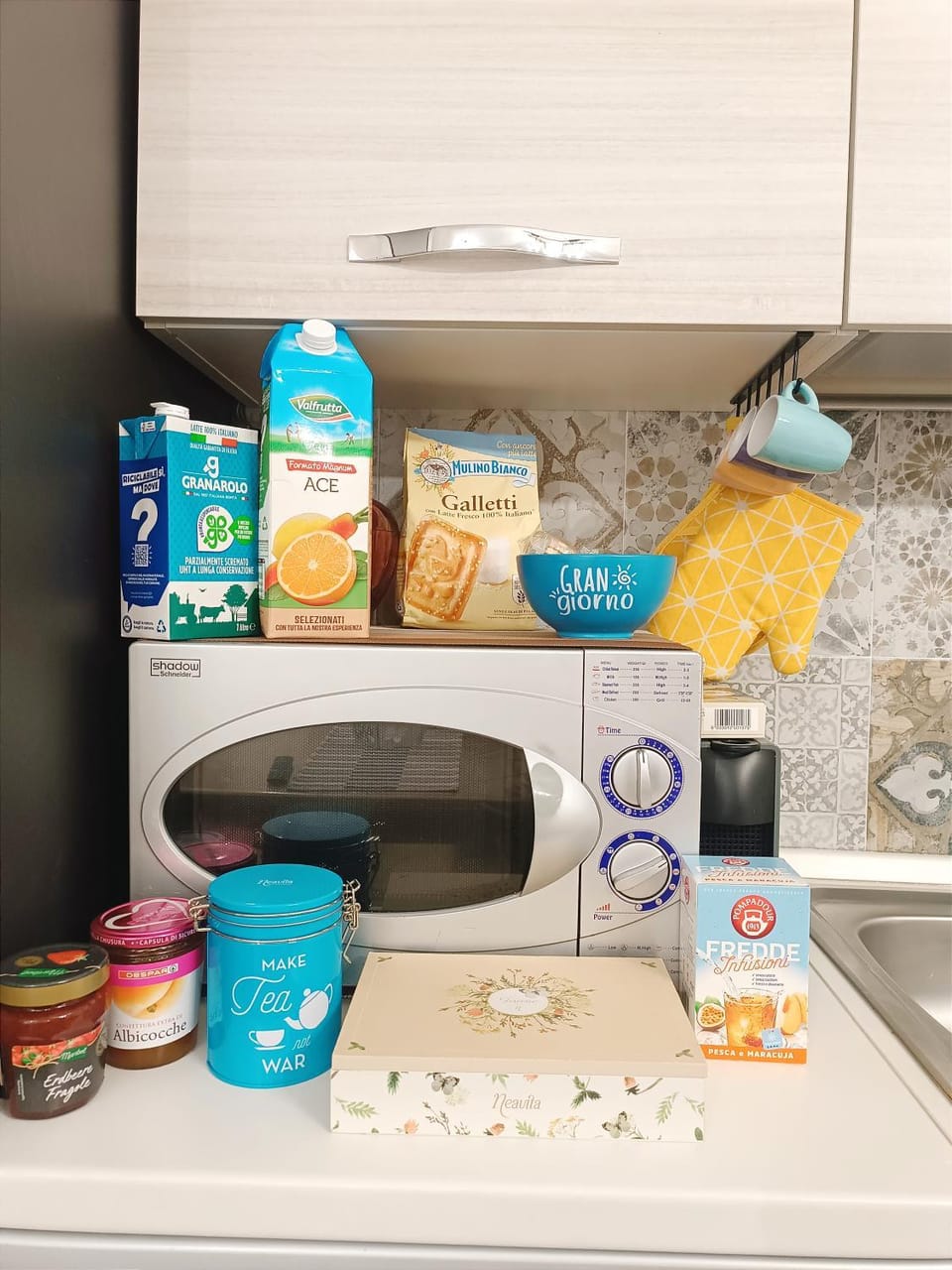 Kitchen or kitchenette, Food and drinks, Food, Breakfast