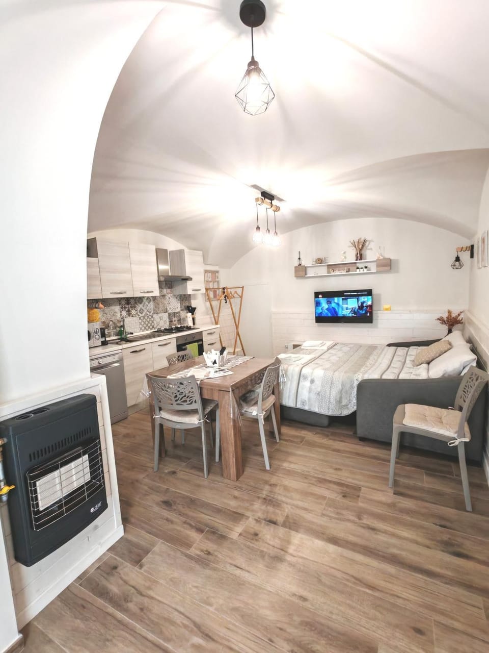 Bed, Kitchen or kitchenette, Living room, Photo of the whole room