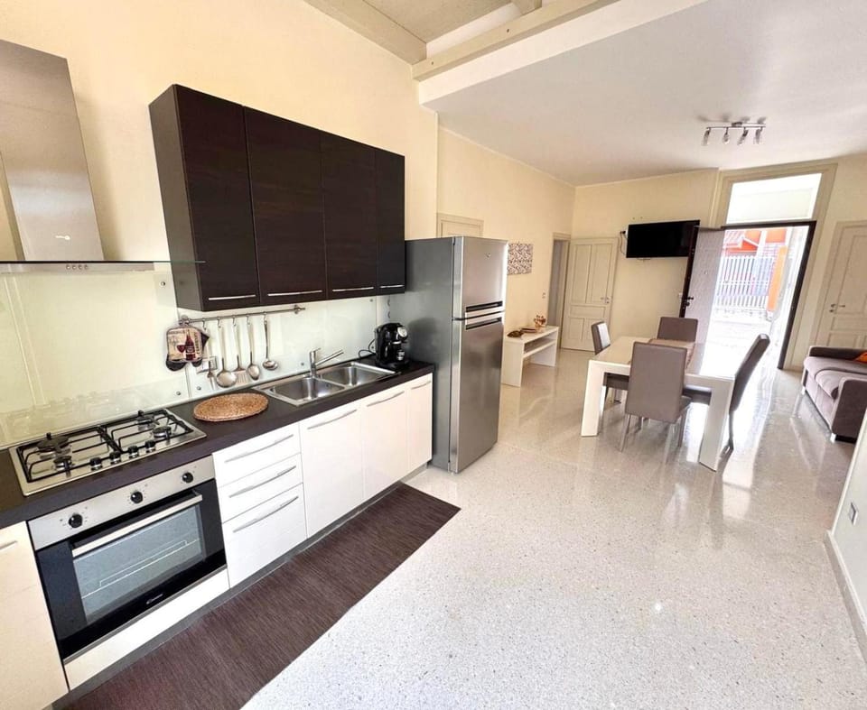 Dining area, oven, stove
