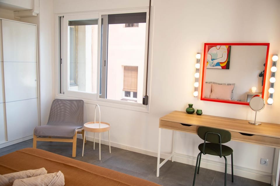Bed, Off site, Living room, Bedroom, internet