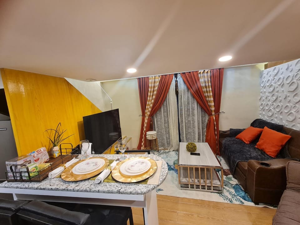 Kitchen or kitchenette, Seating area