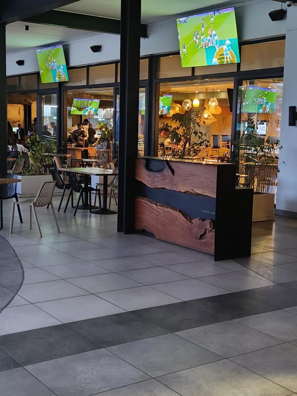 Restaurant/places to eat, Communal lounge/ TV room