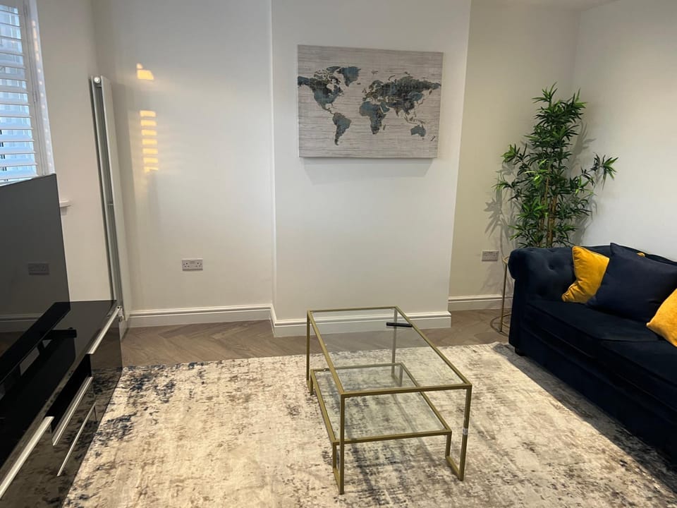 Lux 2 Bedroom Hse, 2 Free Parking, Close to station Apartment in Dartford