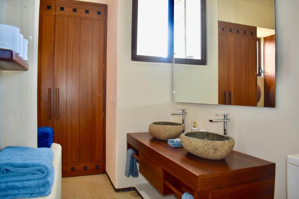 Penthouse Dario Doce King Bed and Pool Apartment in Zihuatanejo