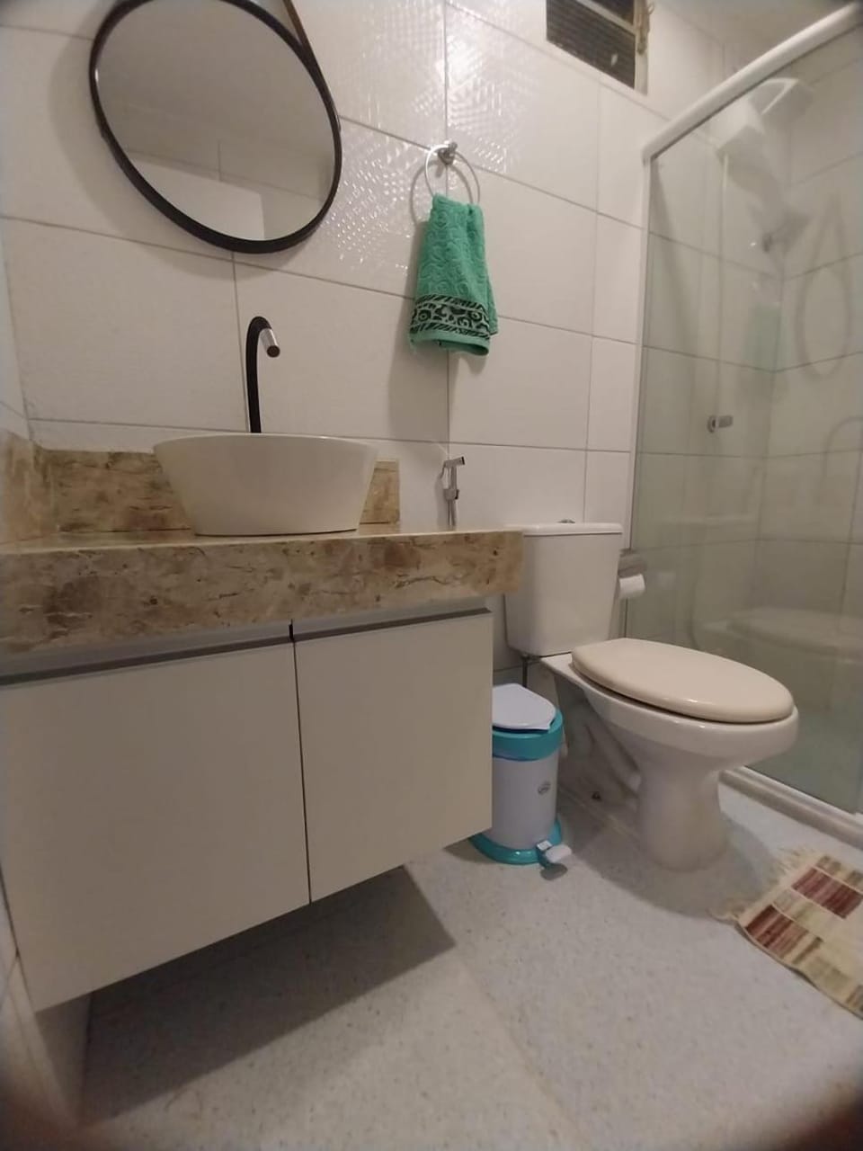Shower, Toilet, towels