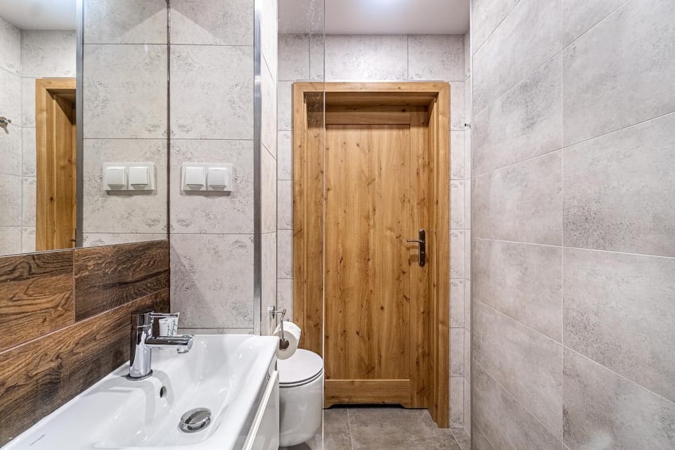 Bathroom, towels