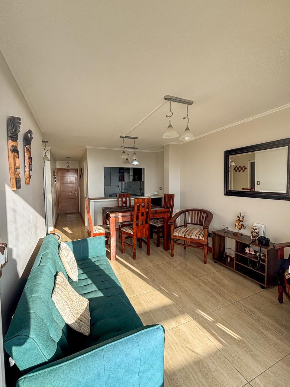 TV and multimedia, Kitchen or kitchenette, Living room, Seating area, Dining area