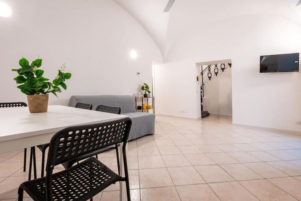 Communal lounge/ TV room, TV and multimedia, Kitchen or kitchenette, Living room, Seating area, Dining area, Evening entertainment