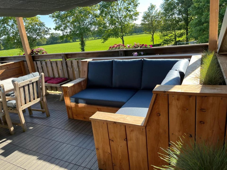 Balcony/Terrace, sunbed