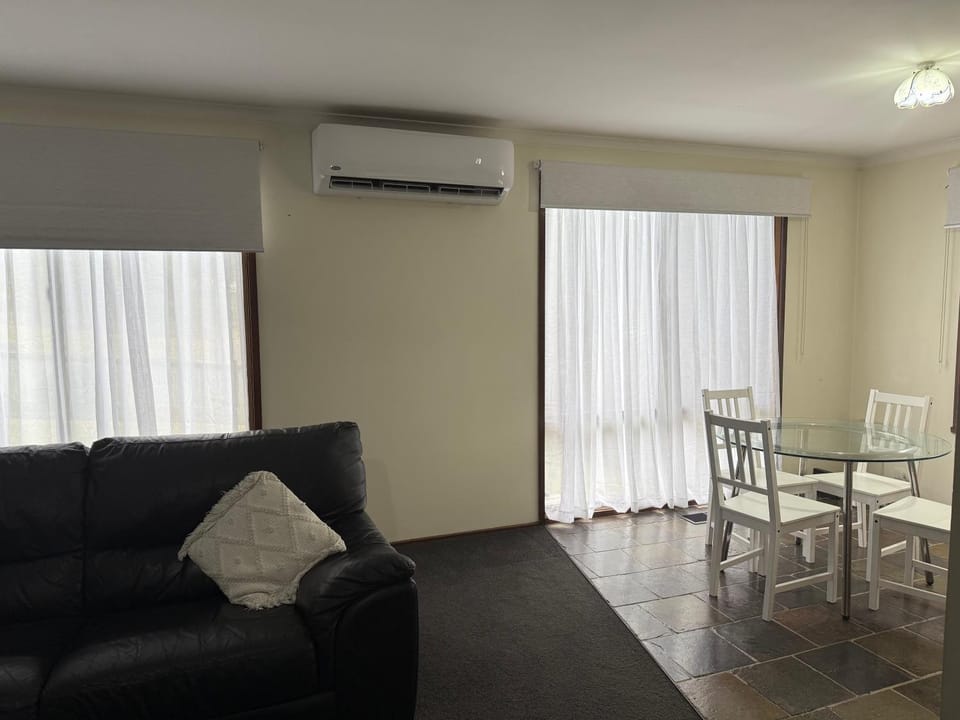 Living room, Seating area, Dining area, air conditioner