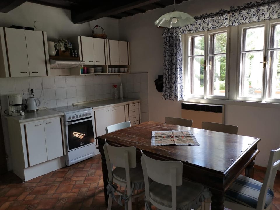 Kitchen or kitchenette, kitchen