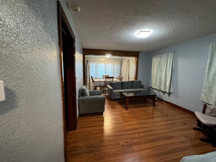 Comfy getaway at falls! Apartment in Niagara Falls