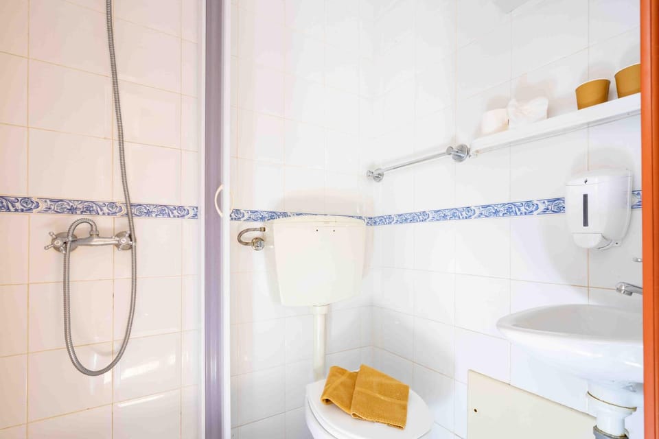 Residencial Capri by Umbral Bed and Breakfast in Guia