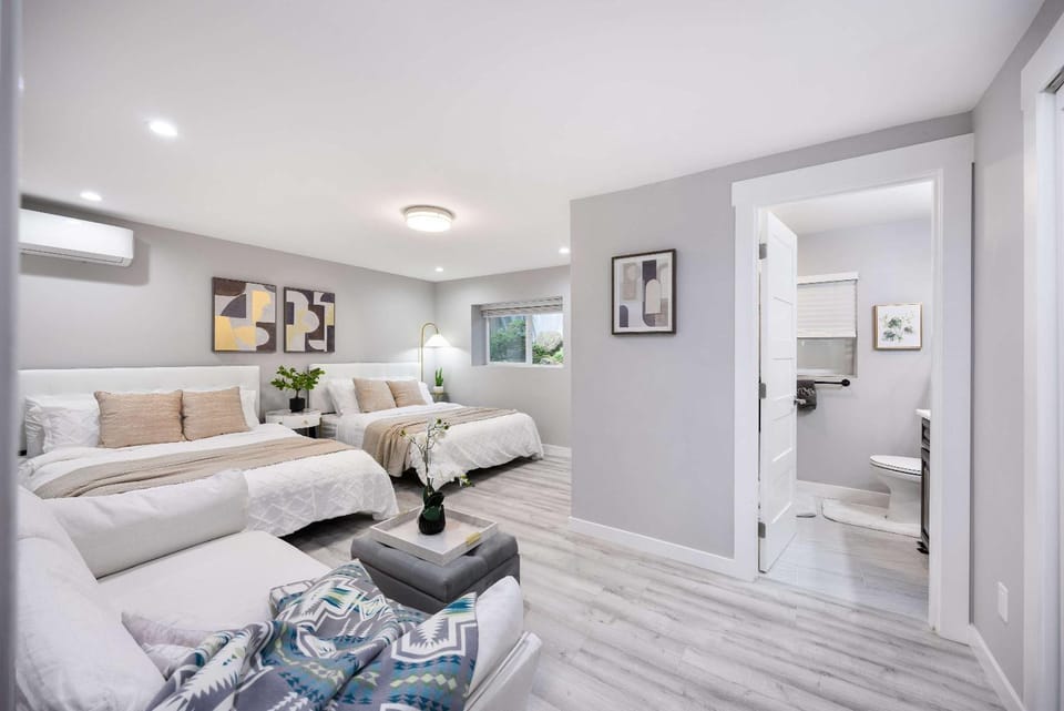 Kirkland Home with 2 Queen Beds - Totem Lake Village House in Kirkland